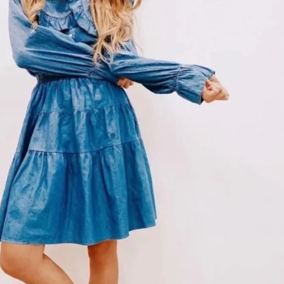 Eliyas label Dresses & Skirts - Eliyas label denim flirt skirt